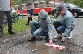 В Заречье ямы на дорогах образуются прямо на месте «заплаток»