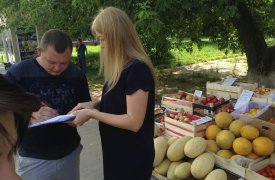 В Туле устраняют незаконные продуктовые развалы