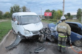 В Алексине «пятёрка» разбилась всмятку, влетев в «Газель»