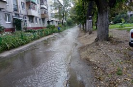 Вода на улице Калинина в Туле: Пролетарский район закипает