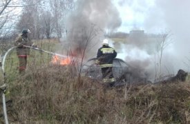 В Тульской области «Ауди» вылетела с дороги в поле и загорелась