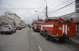 Из-за непрекращающегося пожара в центре Тулы возникла пробка