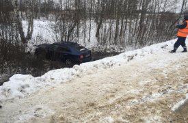 Под Тулой женщина и 14-летний подросток улетели на «Шкоде» в кювет