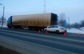 В Плавском районе иномарка «залезла» под фуру