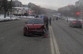 В Туле водитель вылетел на перекрёсток на красный свет и устроил тройное ДТП