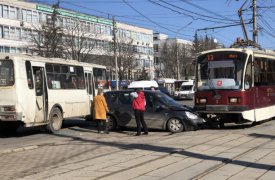 Подробности ДТП с «Рено», попавшим под трамвай