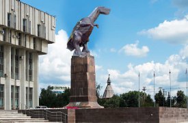 Туляки предлагают перенести динозавра от экзотариума на место памятника В.И. Ленину