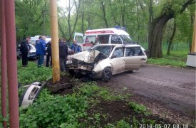 В Узловой трое пассажиров пострадали в разбившемся о газовую опору «Фольксвагене»