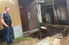 Провал шурфа шахты под жилым домом в Скуратово полностью засыпали
