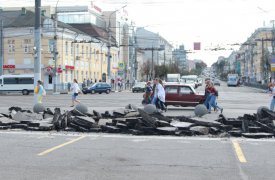 На площади Ленина перед Белым домом разрыли асфальт