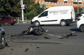 В центре Тулы в жуткой аварии разбился мотоциклист