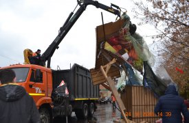 В Пролетарском округе ломают палатки незаконных торговцев