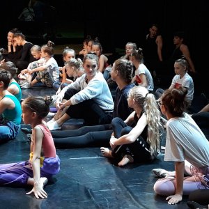 Танцевальный коллектив из Тулы третьи сутки после ливня в Сочи не может добраться домой