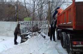 В Пролетарском округе продолжаются работы по вывозу автопокрышек