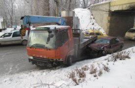 В Туле на Веневском шоссе автоледи въехала в грузовик