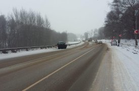 Под Тулой внедорожник протаранил встречный грузовик: пострадала женщина