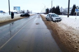 Под Тулой водитель «Ниссана» протаранил «Мицубиси»