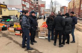 В Пролетарском районе Тулы несанкционированно торговали яблоками и очками