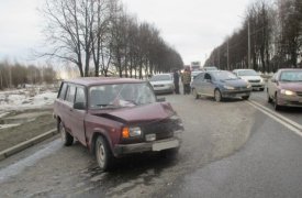 В Тульском Заречье автоледи на «Пежо» влетела в «четверку»