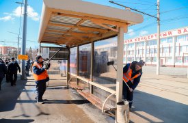 В Туле начали отмывать остановки после зимы