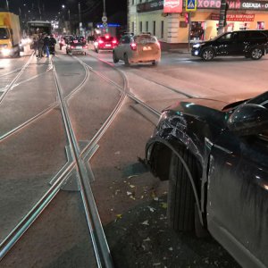 В Туле «Фольксваген» протаранил трамвай