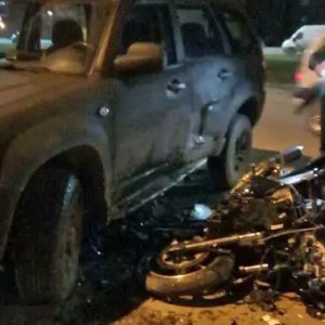 На Одоевском шоссе в Туле столкнулись мотоцикл и внедорожник