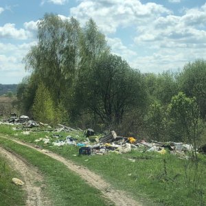Неизвестные выгрузили гору мусора в Ленинском районе Тулы