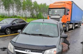 Под Тулой фура протаранила «Ладу Гранту»