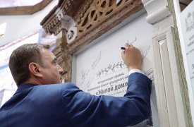 ПМЭФ-2019: глава Нижнего Новгорода пригласил Алексея Дюмина раскрасить резной наличник