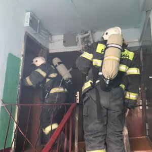Под Тулой из горящего дома спасатели вывели 11 человек