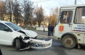 Серьезное ДТП в Туле на Красноармейском проспекте: машины разлетелись от столкновения