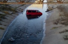 Водный паркинг в Туле: в Воронке несколько дней стоял красный микроавтобус