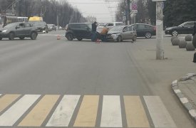 ДТП в центре Тулы: две иномарки не поделили дорогу