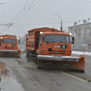 Тульские улицы обрабатывают от снега и наледи: специалисты израсходовали более 800 тонн реагента и песка