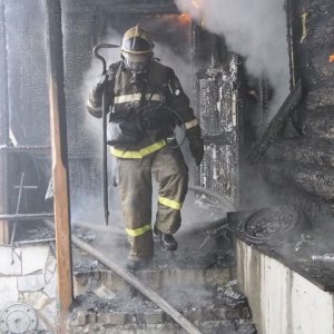 Два автомобиля и один дом горели ночью в Туле