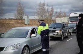 На въезде в Тульскую область выдают уведомления о самоизоляции