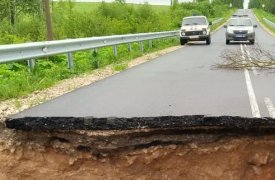 В Суворовском районе Тульской области из-за ливня размыло дорогу