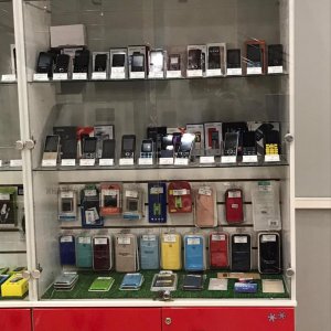 В Тульской области покупатель разбил витрину магазина и украл телефон