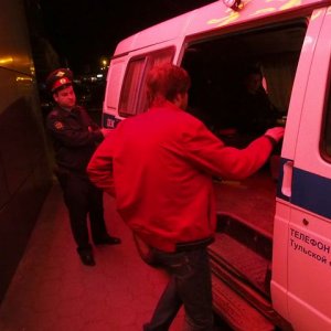Шестеро человек с оружием напали на жителей Узловского района