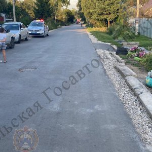 В Тульской области водитель иномарки сбил девочку, сидящую на бордюре