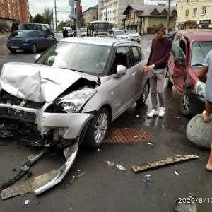 В Туле на перекрестке с Болдина дорогу не поделили две иномарки