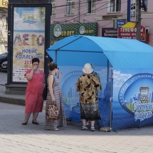 Тулякам раздают бесплатную питьевую воду