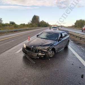 На трассе в Тульской области иномарка влетела в ограждение