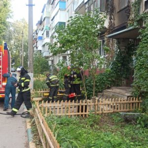 В Туле при сильном пожаре на ул. Маршала Жукова эвакуировали 14 человек и спасли ребенка