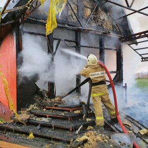 В Тульской области сгорел одноквартирный жилой дом: есть пострадавший