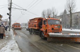 Почти 130 единиц техники брошены чистить улицы Тулы