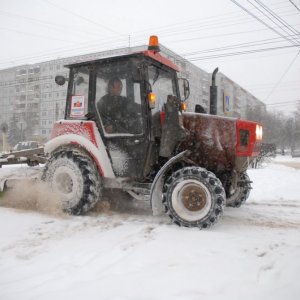 Снег в Туле убирают 128 рабочих и 121 единица техники