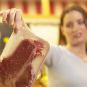 Два тульских предпринимателя торговали просроченным мясом