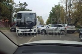 В Туле иномарка въехала в бок пассажирскому автобусу №21