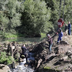 Тульские спасатели расчищают русло и прибрежную полосу реки Шиворонь